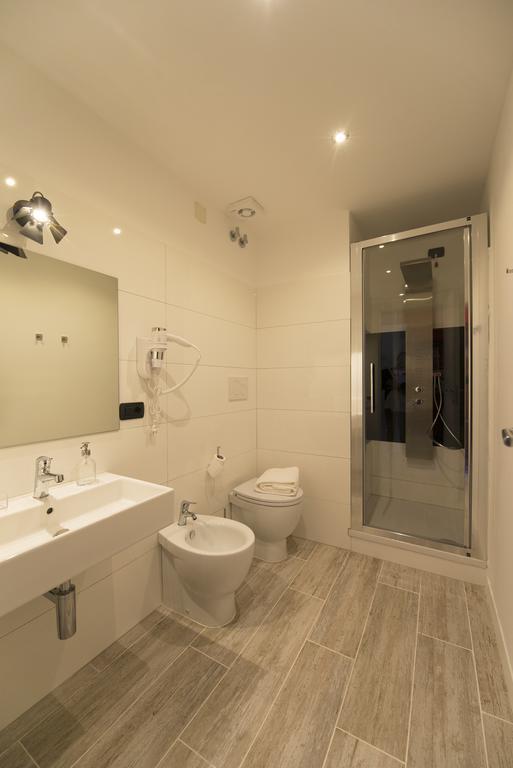 So&Leo Guest House Genoa Phòng bức ảnh